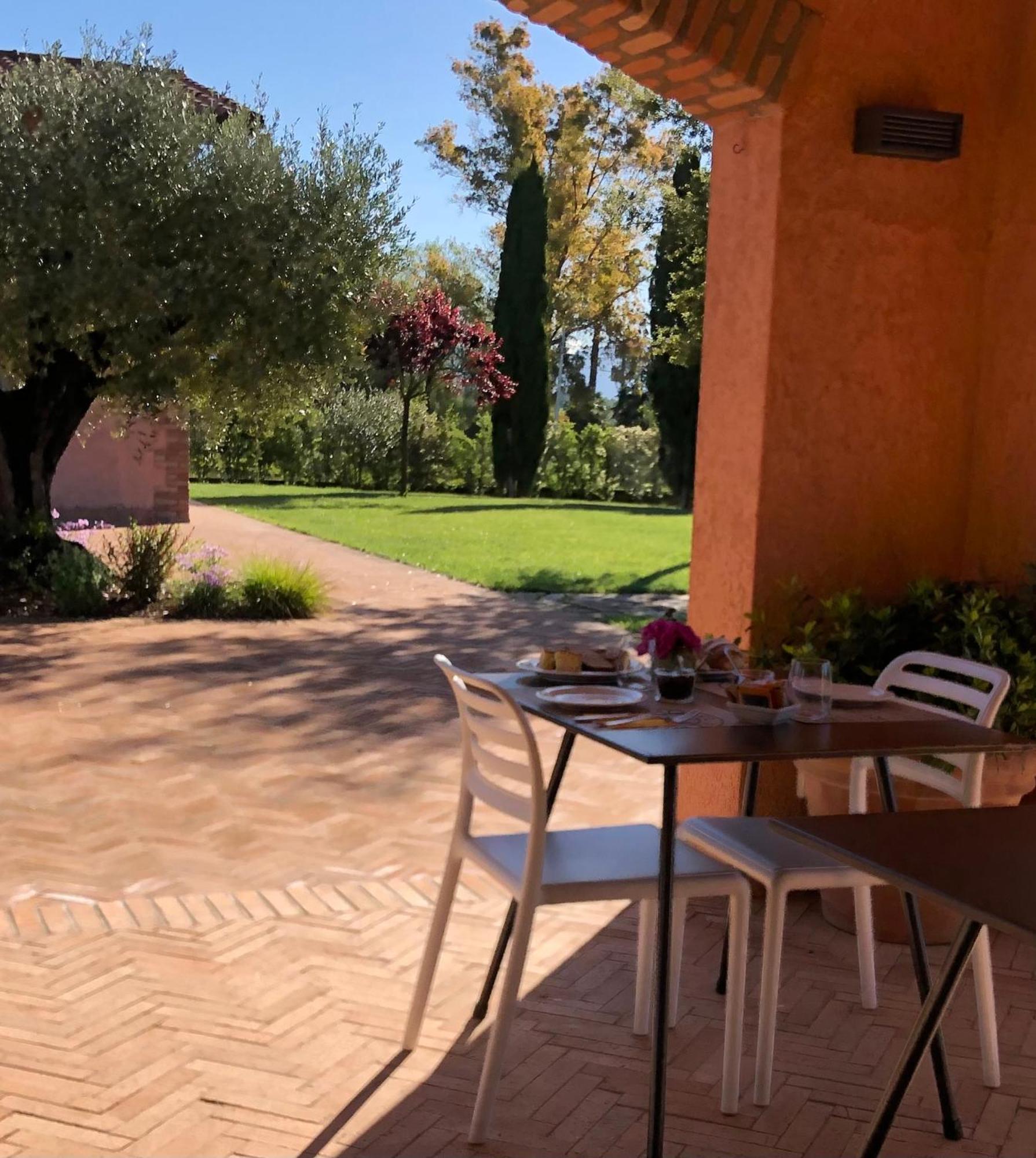 Bed and Breakfast Casale Appia Латина Экстерьер фото